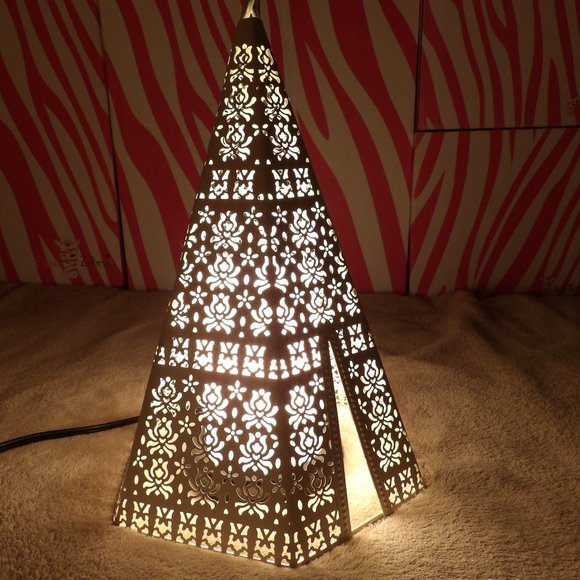 teepee shade w/ your choice of glimmering light. Indigo, turquoise, orange,white - Picture 1 of 2